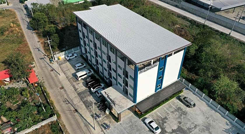 The charlotte smart hotel lopburi