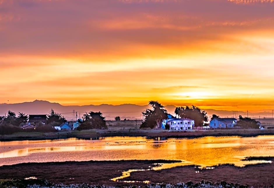 Captain's Inn At Moss Landing