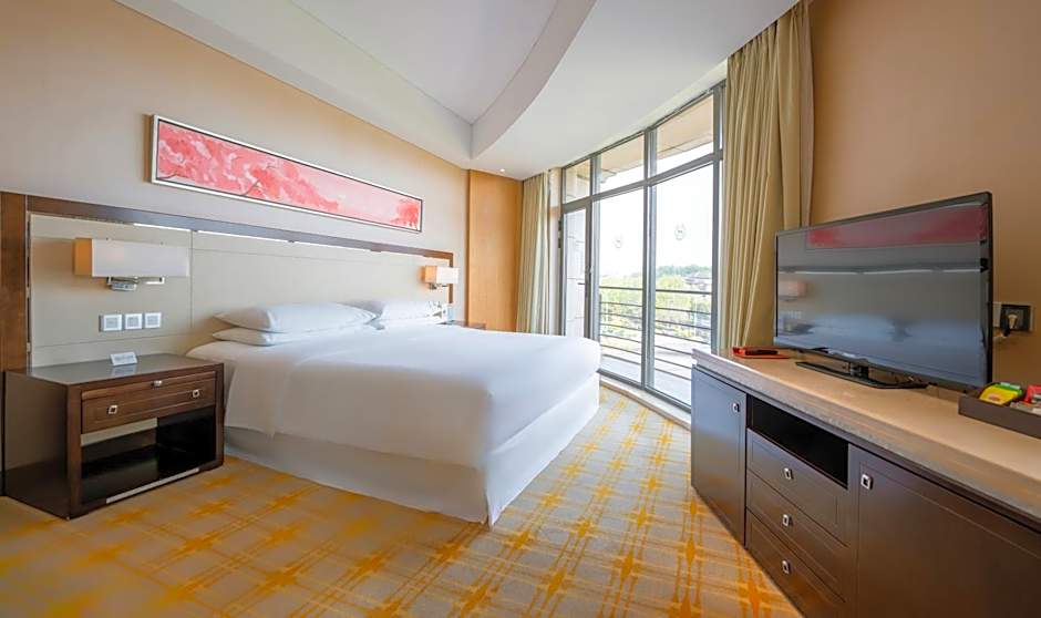 Photo 1 of 1 of 1 King Bed, Corner, City View