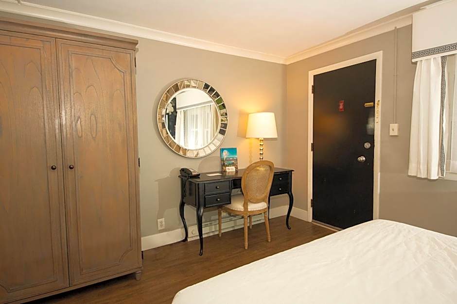 Simmons Motel and Suites