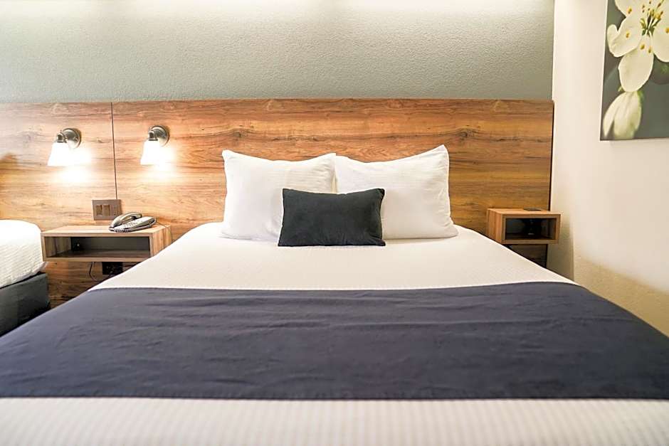 Hotel Ruby Sandpoint
