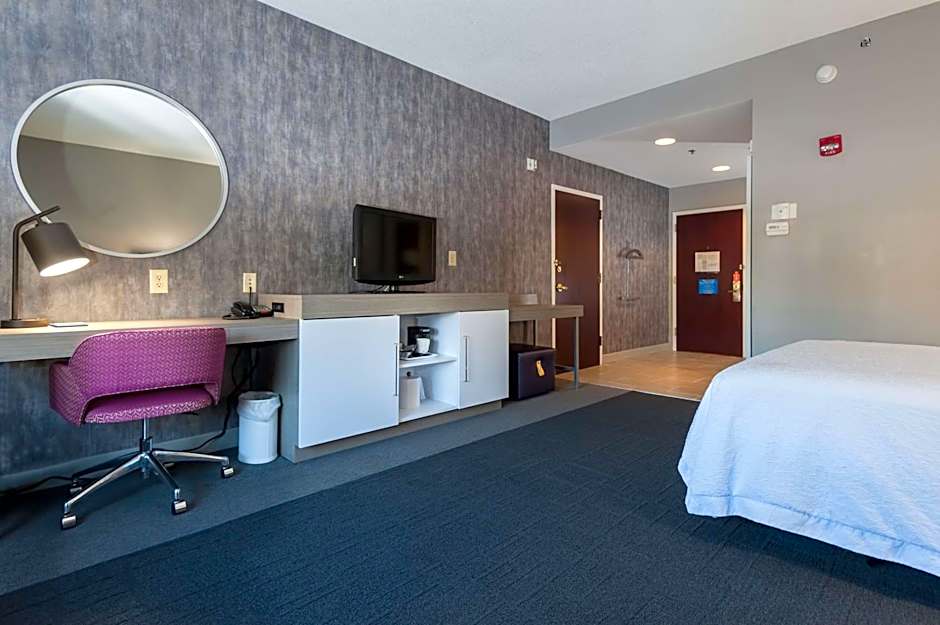 Photo 1 of 8 of 1 Queen Bed, Accessible, Bathtub
