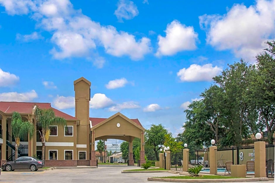 Super 8 by Wyndham Houston/Brookhollow NW