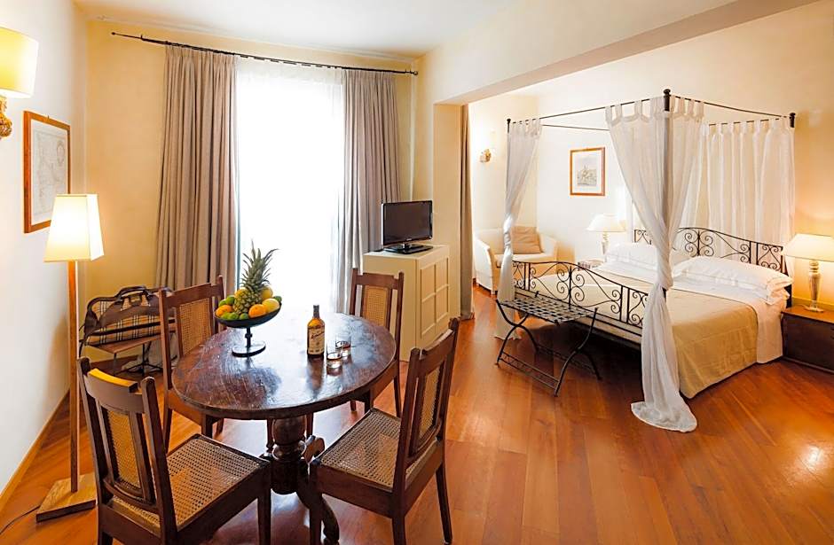 Photo 1 of 4 of Junior 1 King Bed Suite