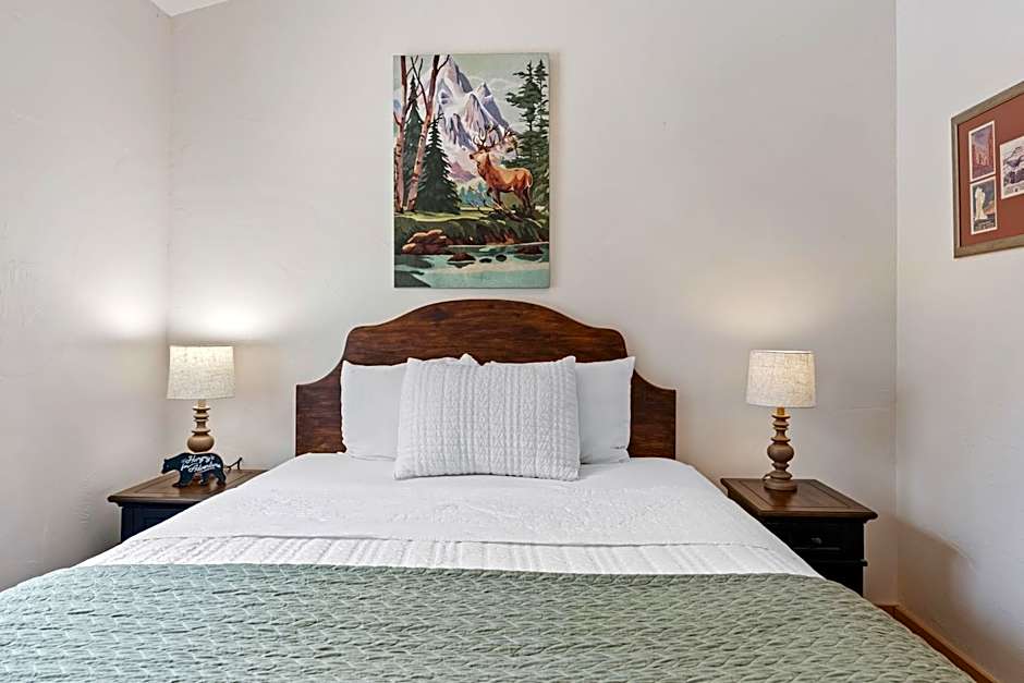 Duck Creek Village Inn