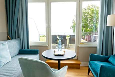Junior Suite with Sea View and Balcony