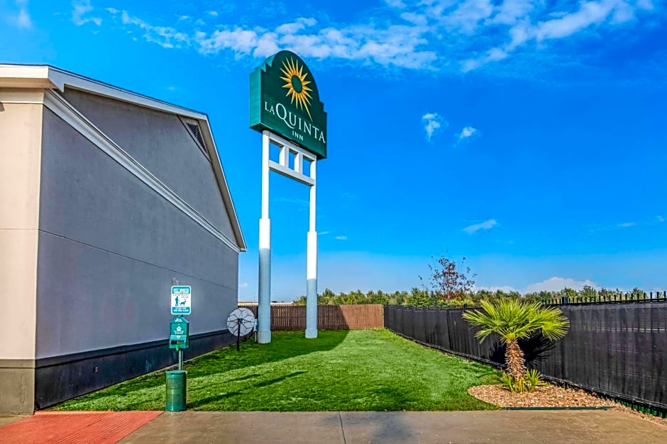 La Quinta Inn & Suites by Wyndham San Antonio Brooks City Base