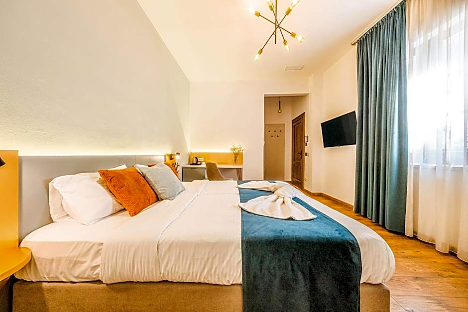 CASA CHITIC - HOTEL & RESTAURANT- Str Nicolae Balcescu 13