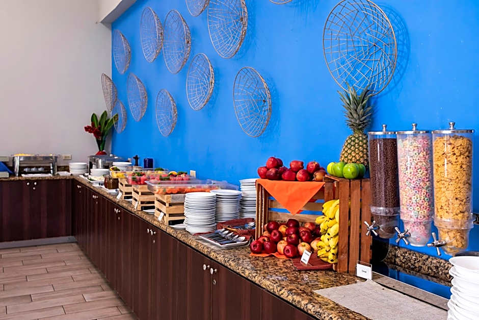 Irazu Hotel & Studios