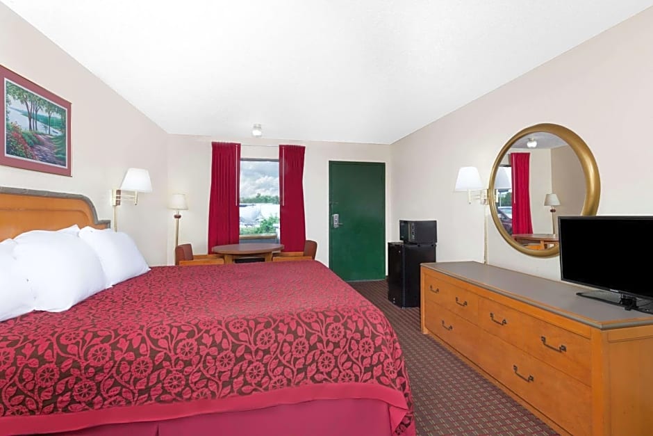 Days Inn by Wyndham Columbia NE Fort Jackson
