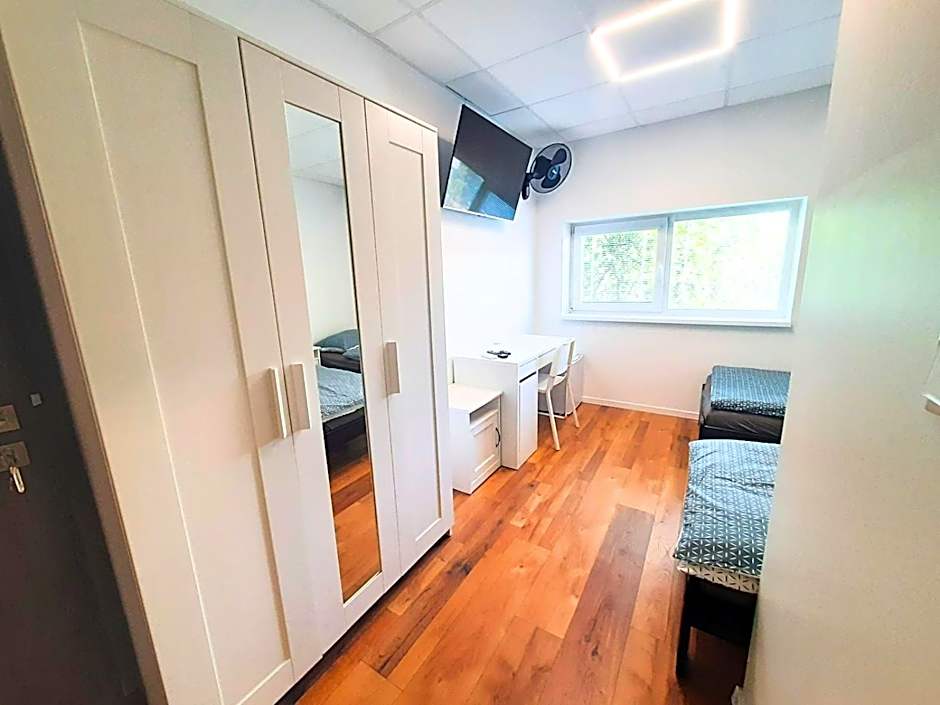 Dimael Hostel & Apartments