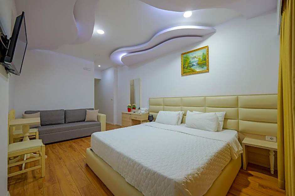Photo 1 of 7 of Double Room with Balcony