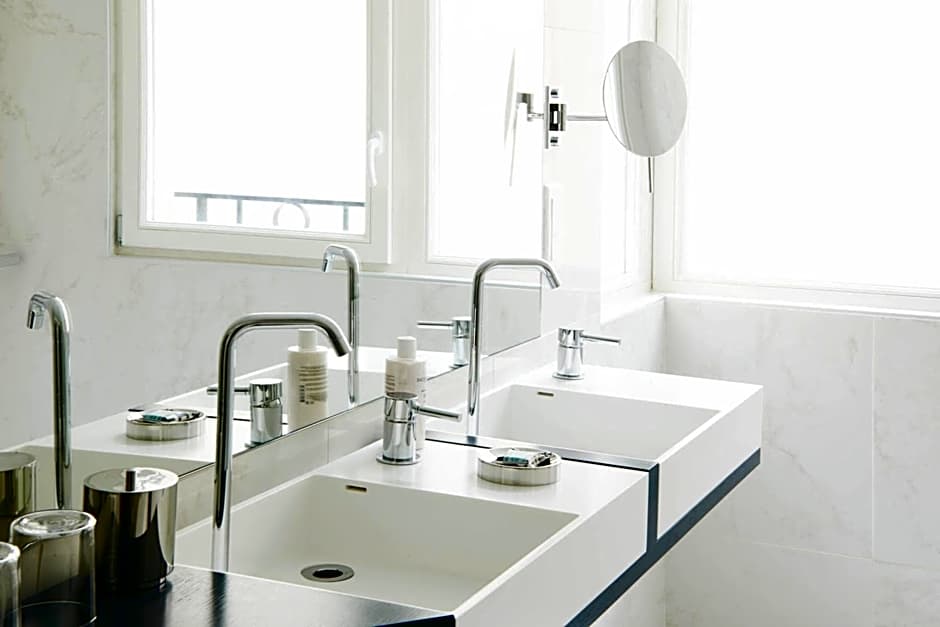 Perpetual Elysee Montaigne