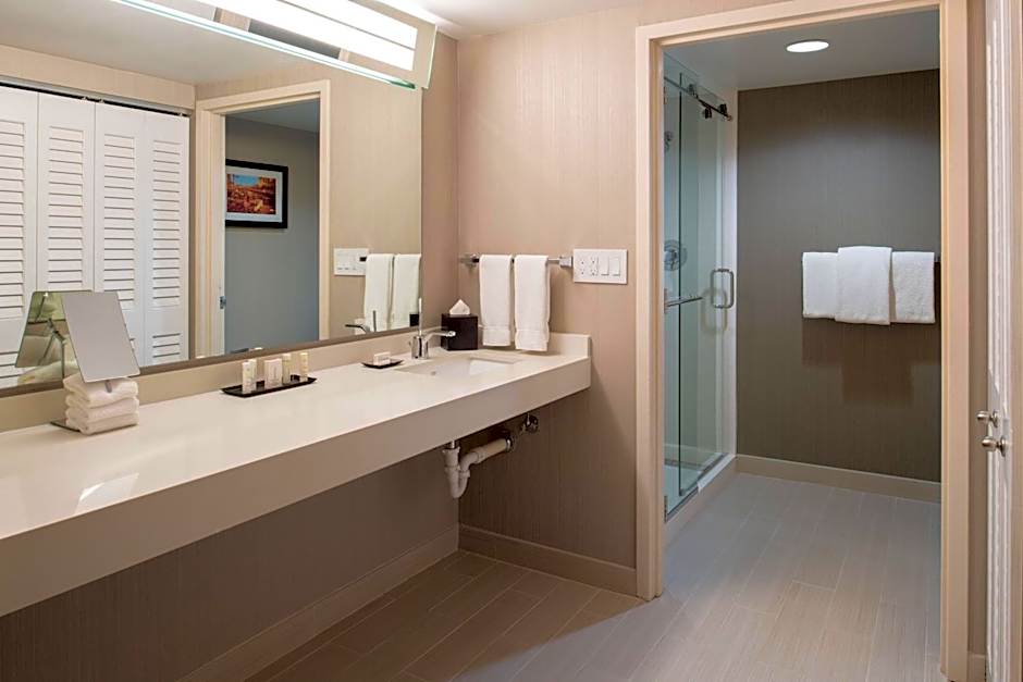 Courtyard by Marriott Seattle Sea-Tac Area
