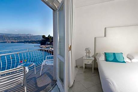 Double or Twin Room with Sea View