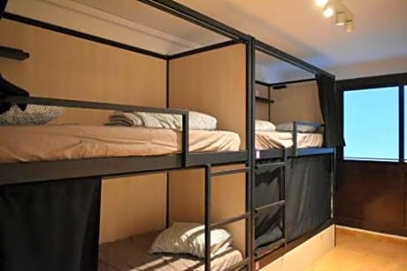 Bed in 8-Bed Mixed Dormitory Room