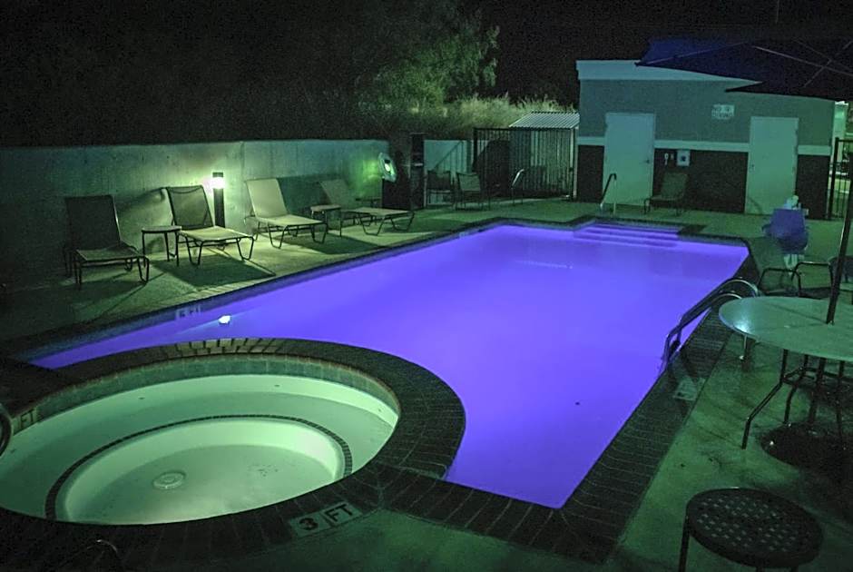 La Quinta Inn & Suites by Wyndham Karnes City