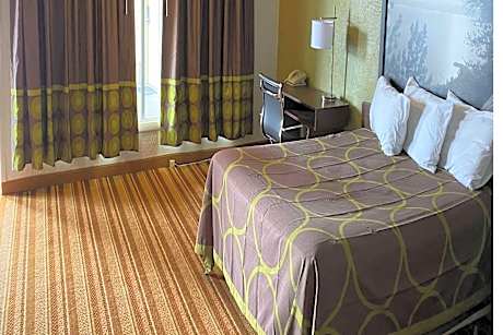 1 Queen Bed Non-Smoking