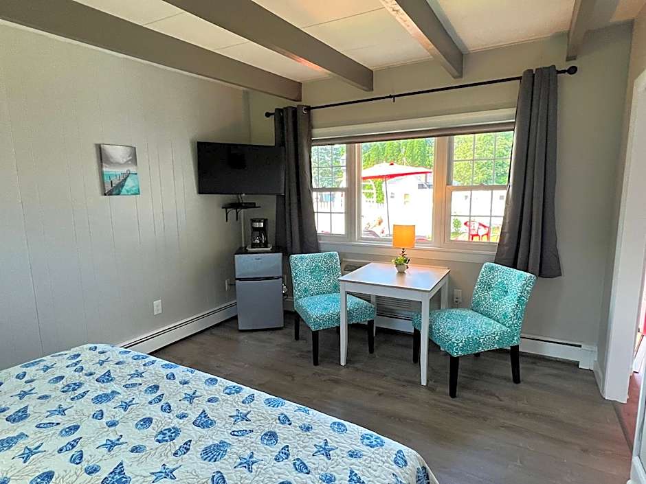 Claddagh Motel & Suites