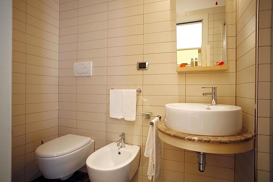 Seven Hostel & Rooms