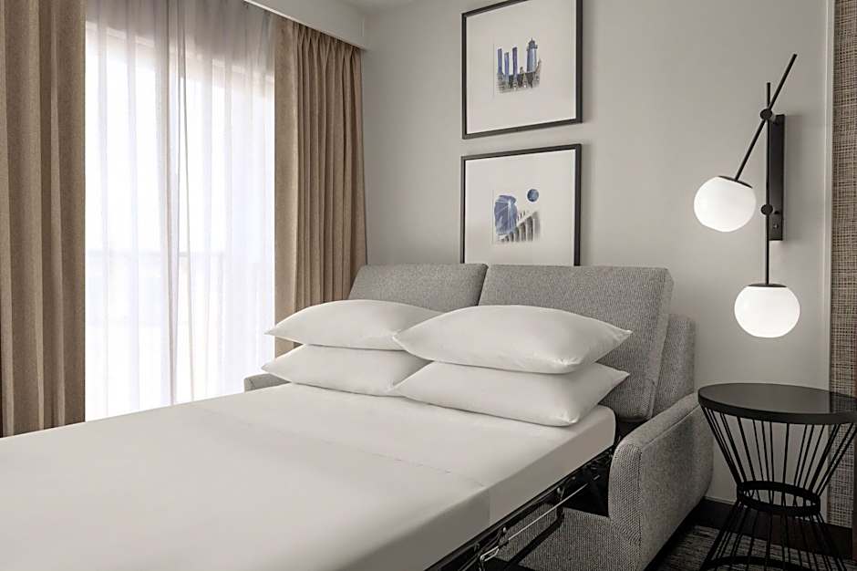 Photo 1 of 7 of Club 1 King Bed