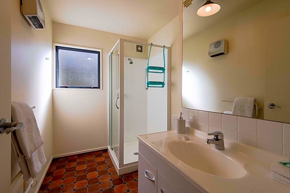 298 Westside Motor Lodge