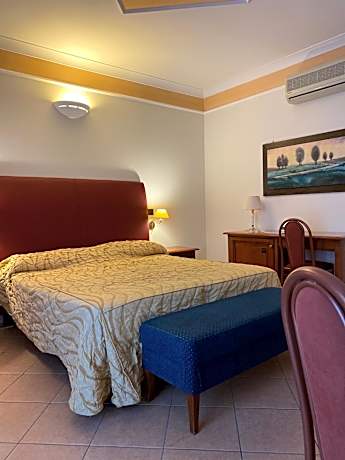 Double or Twin Room with Sea View
