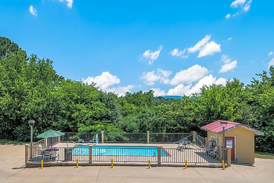 Quality Inn & Suites Hot Springs-Lake Hamilton