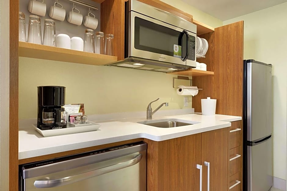 Home2 Suites by Hilton Minneapolis / Roseville, MN