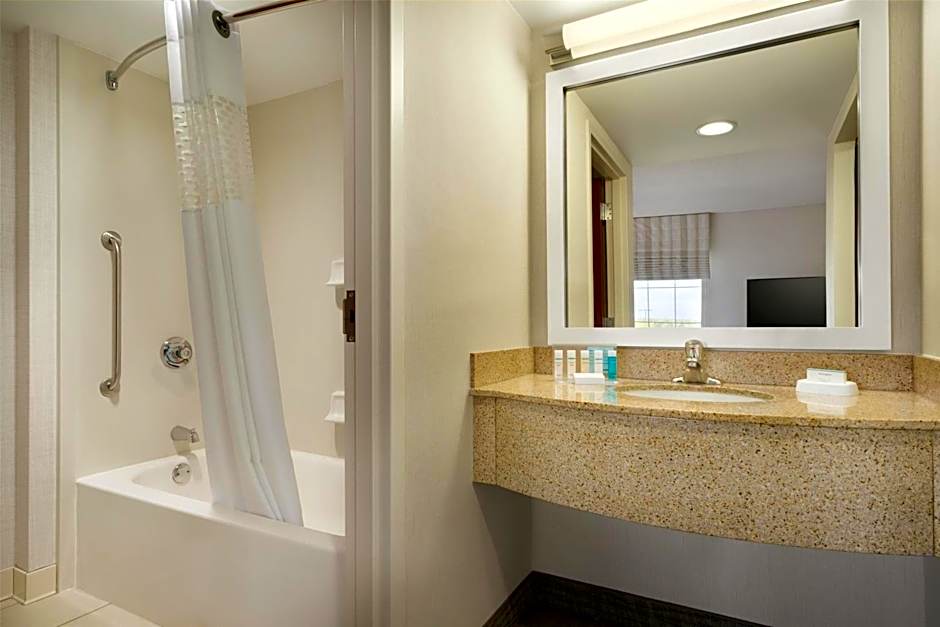 Hampton Inn By Hilton And Suites Middletown, Ri