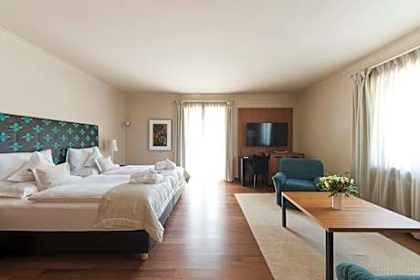 Deluxe King Suite