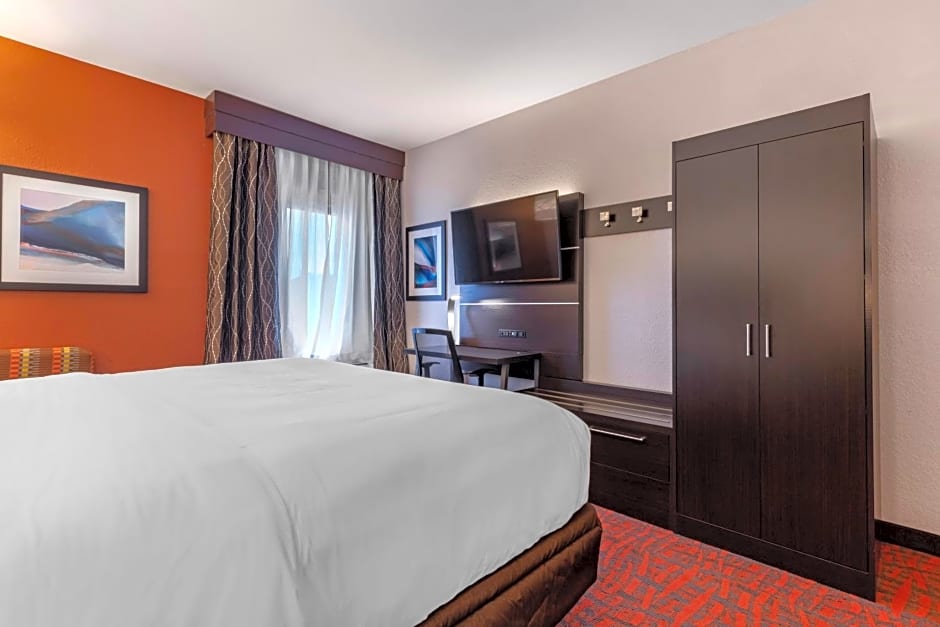 Holiday Inn Express Metropolis