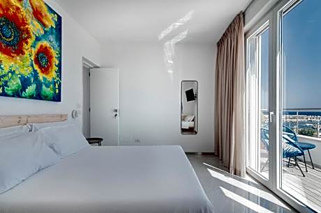 Deluxe Triple Room with Sea View