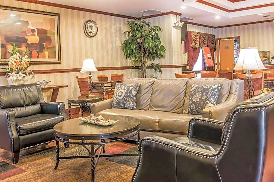 Quality Inn & Suites Ann Arbor Hwy 23