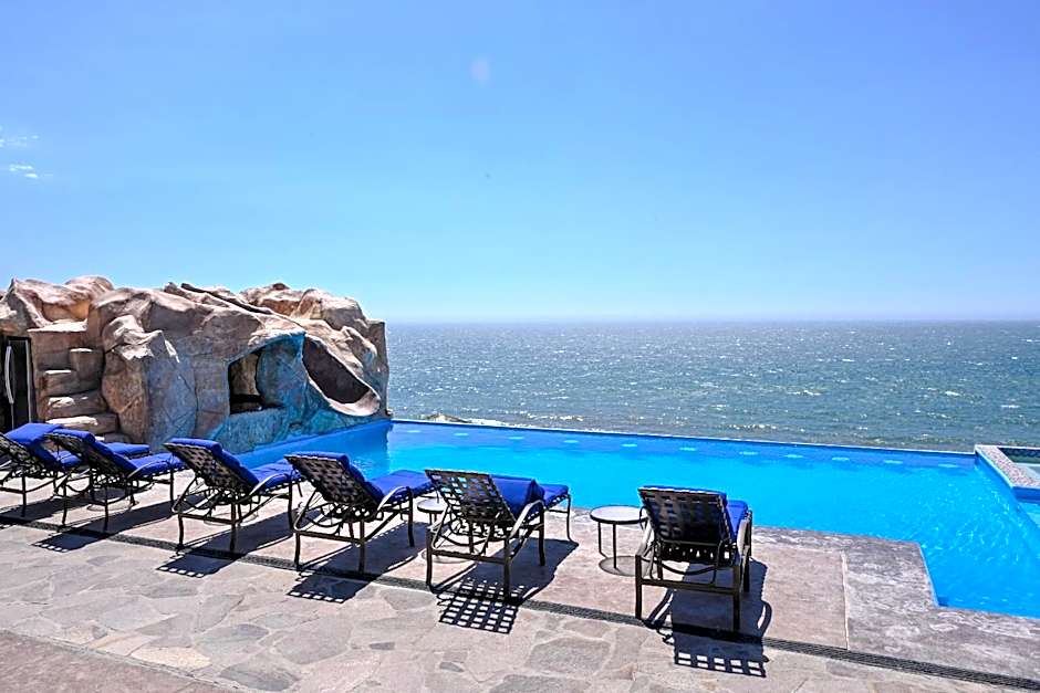 Tritons Place-Half Acre Oceanfront Paradise With Private Pool, Jacuzzi, Fire Pit, Beach Access