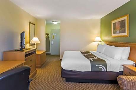 King Room - Accessible/Non-Smoking