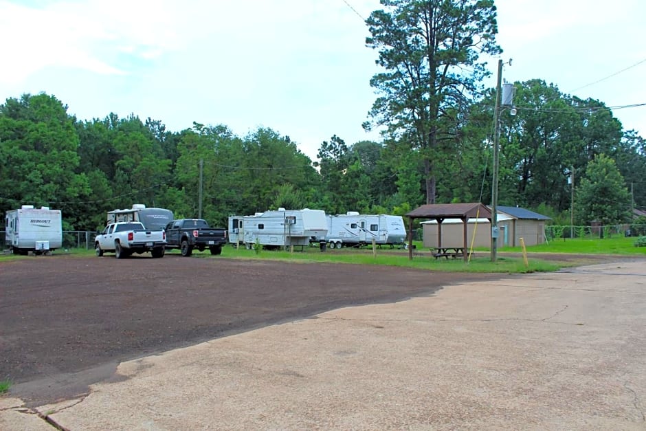 Evergreen Inn and R.V.