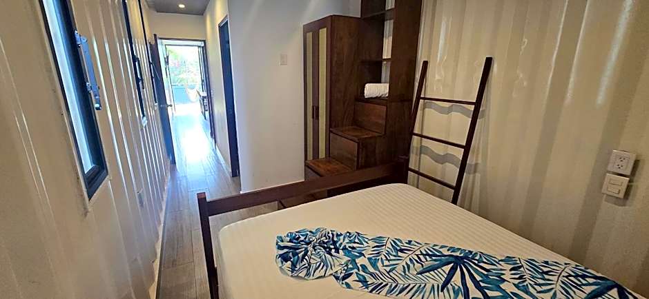 Containers Bacalar
