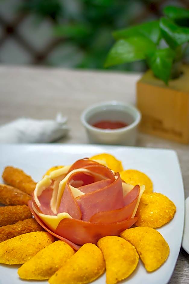 Hotel Laureles Plaza