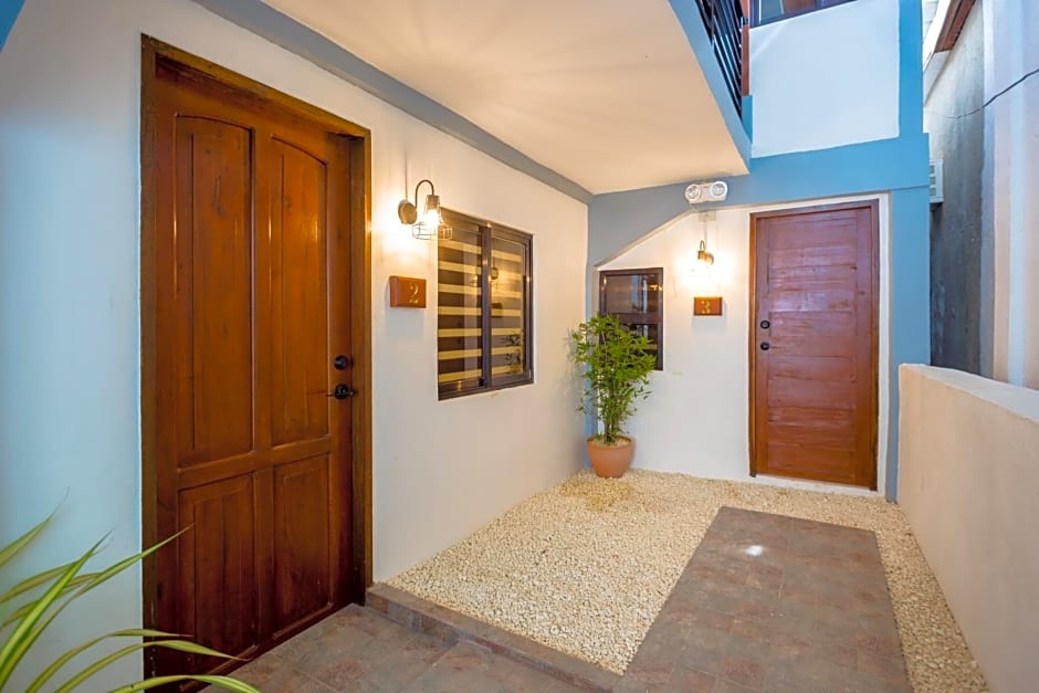 ALONA BEACH SIDE INN