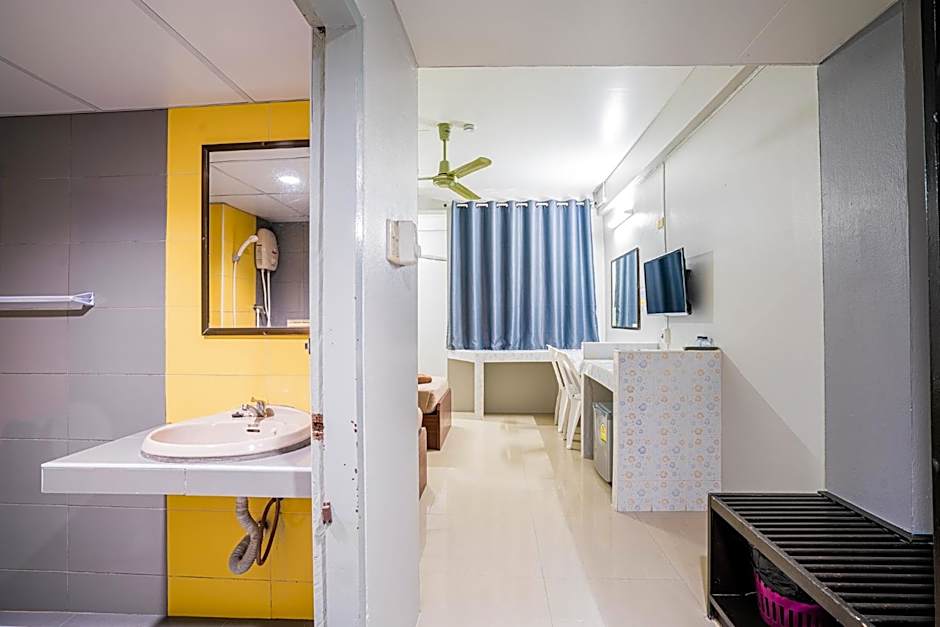 Pasawang Hotel (โรงแรมภาสว่าง)