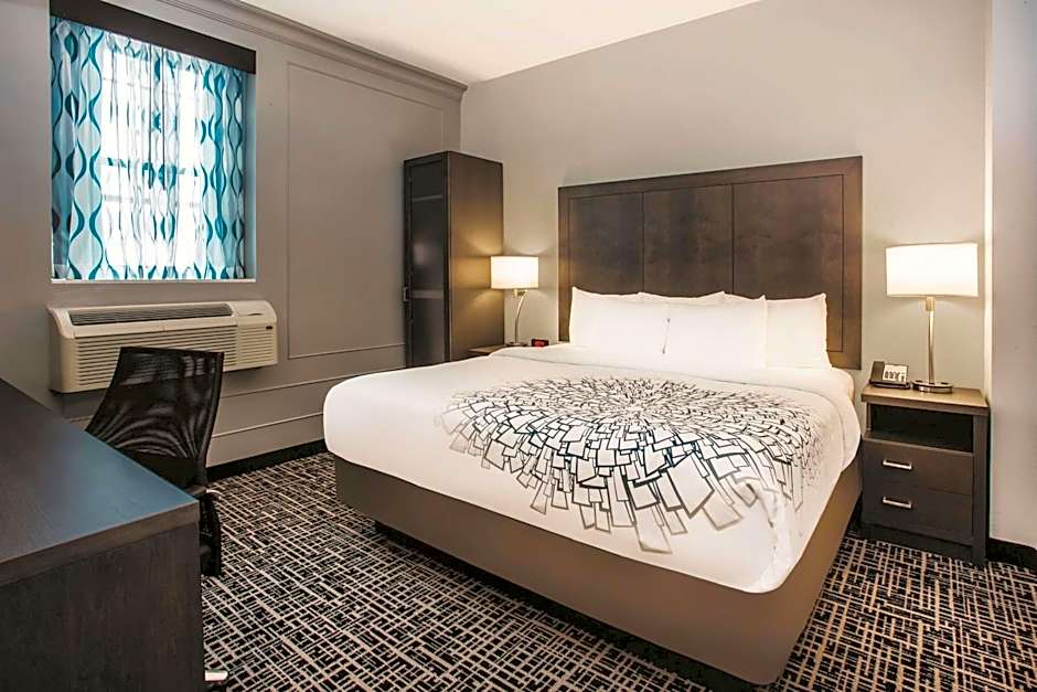 La Quinta Inn & Suites by Wyndham Baltimore Downtown