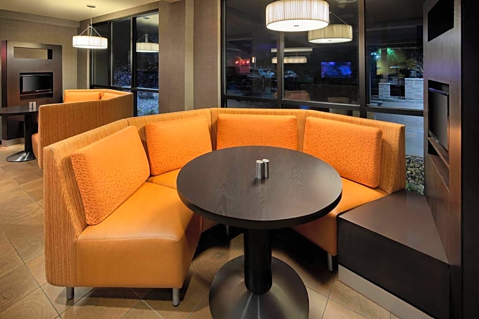 Courtyard Grand Rapids Airport