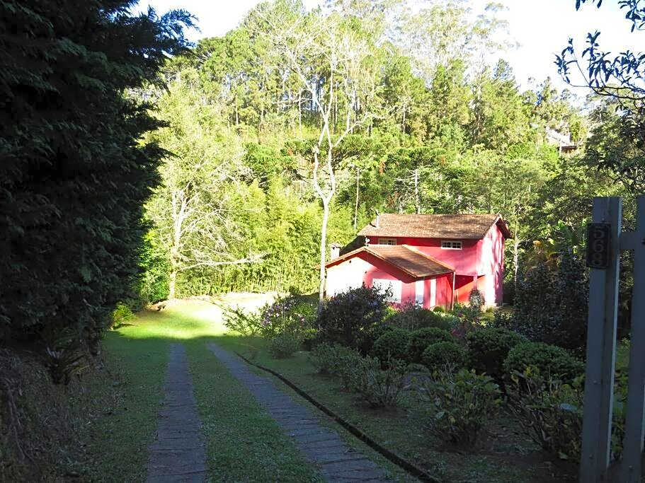 Linda casa em Mury,com riacho e lareira