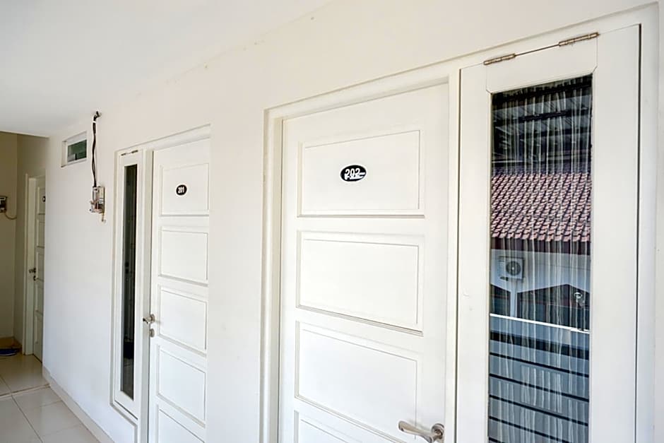 RedDoorz Plus Syariah near Stasiun Tegal 2