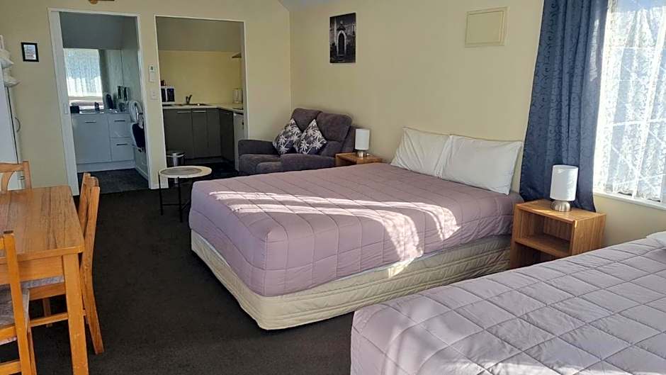 Tudor Lodge Motel