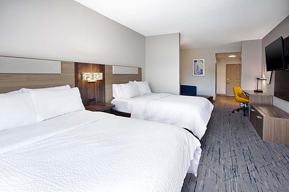 Holiday Inn Express & Suites Milwaukee NW - Park Place By IHG