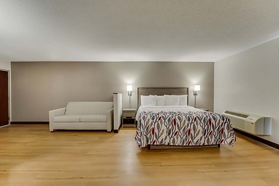 Red Roof Inn & Suites Newport - Middletown, RI