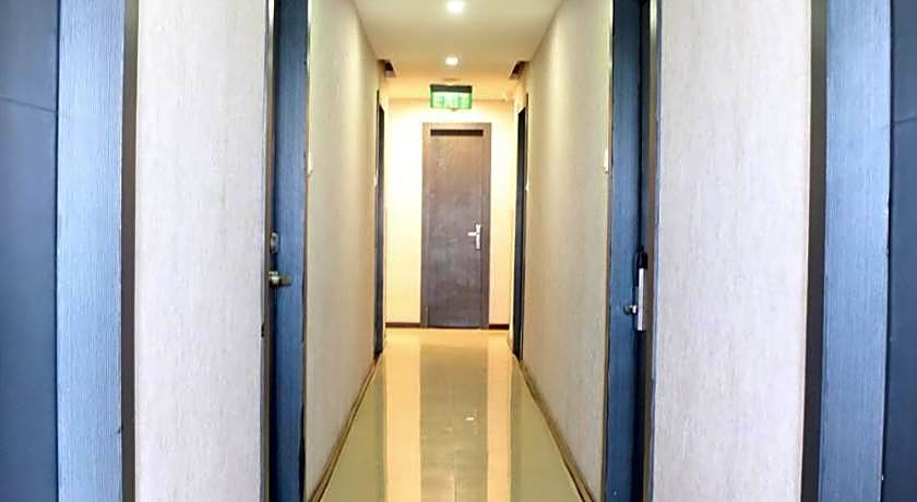 CREW EXPRESS Hotel