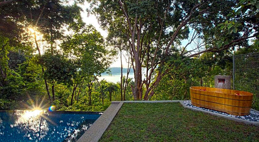 Ambong Pool Villas - Private Pool